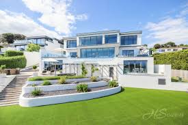 Surge in larger homes for sale amid capital gains tax fears.